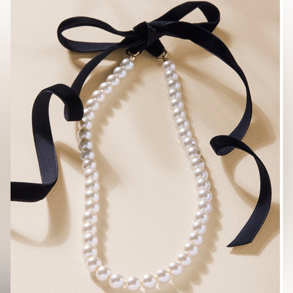 Francesca’s Collections Dora Velvet Bow tie Pearl Strand Necklace. LAST ONE